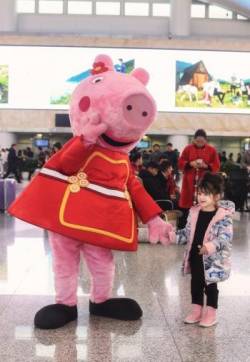 《小猪佩奇》曝粤语版预告“机场快闪”引围观